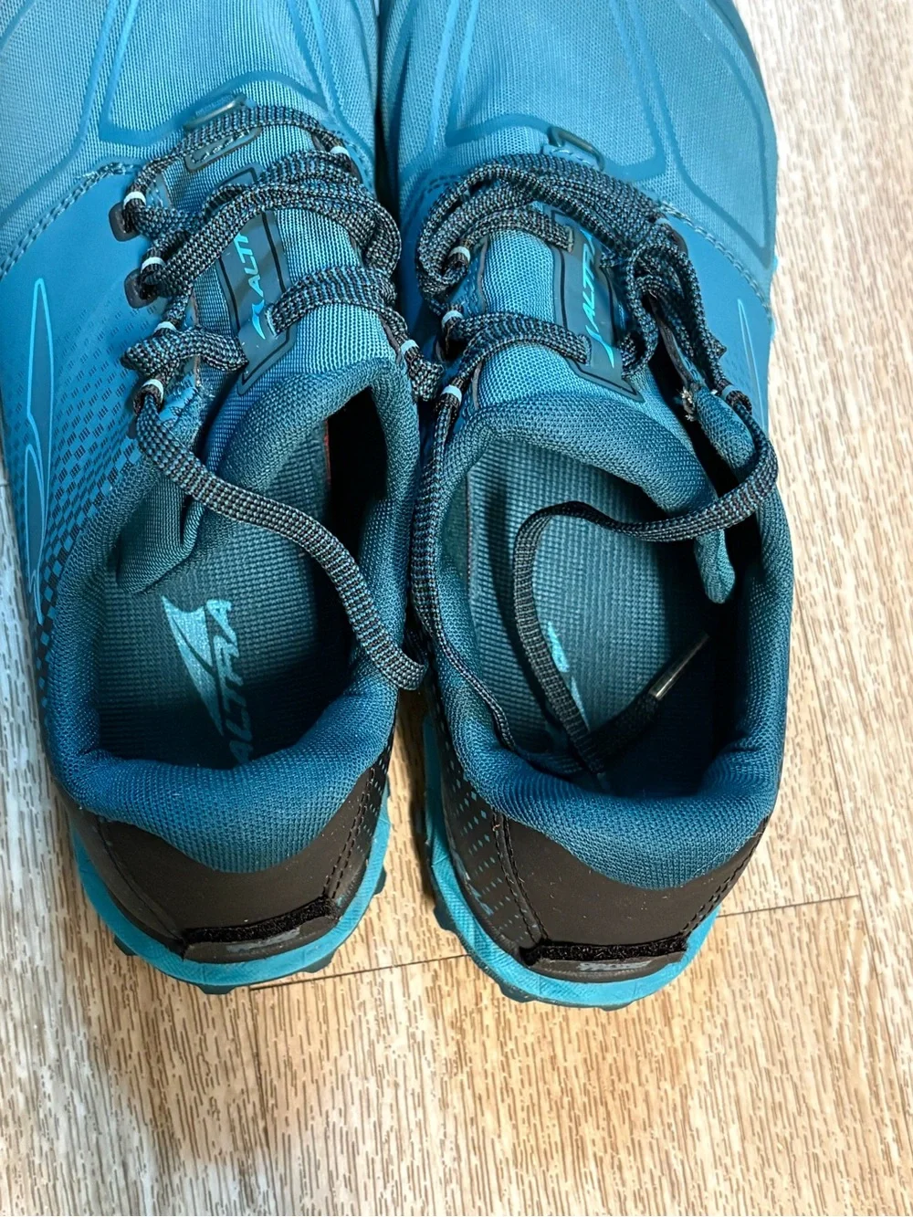 ALTRA WOMENS SUPERIOR 4.5 CAPRI TRAIL RUNNING SNEAKERS SIZE 10.5